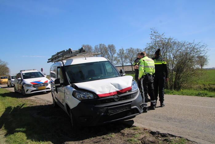 Bestelwagens van zelfde bedrijf botsen op elkaar