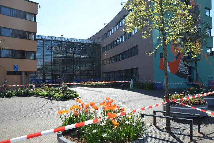 Gemeentehuis ontruimd na vondst verdacht pakketje