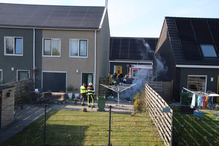 Containerbrand slaat over naar schutting
