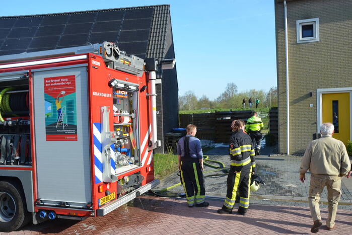 Containerbrand slaat over naar schutting