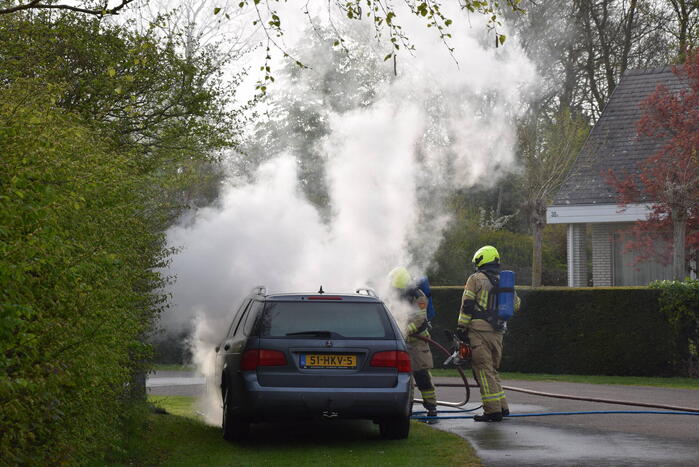 Auto zwaar beschadigd vanwege brand