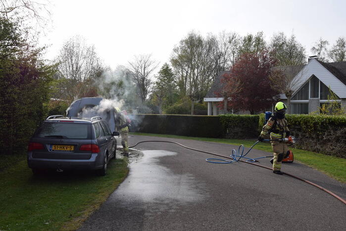 Auto zwaar beschadigd vanwege brand