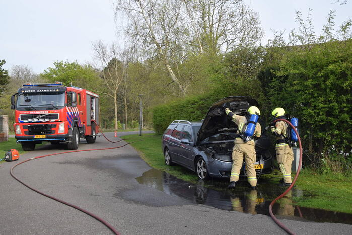 Auto zwaar beschadigd vanwege brand