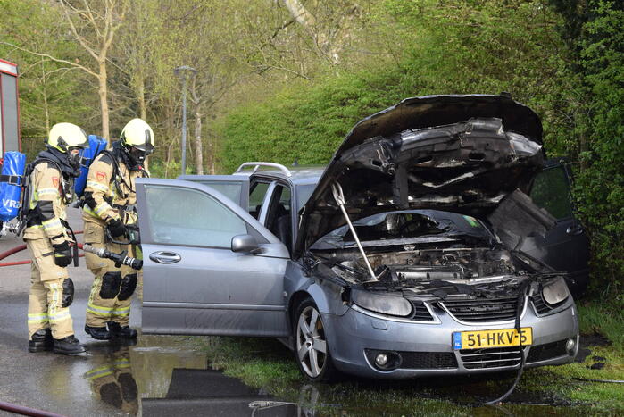 Auto zwaar beschadigd vanwege brand