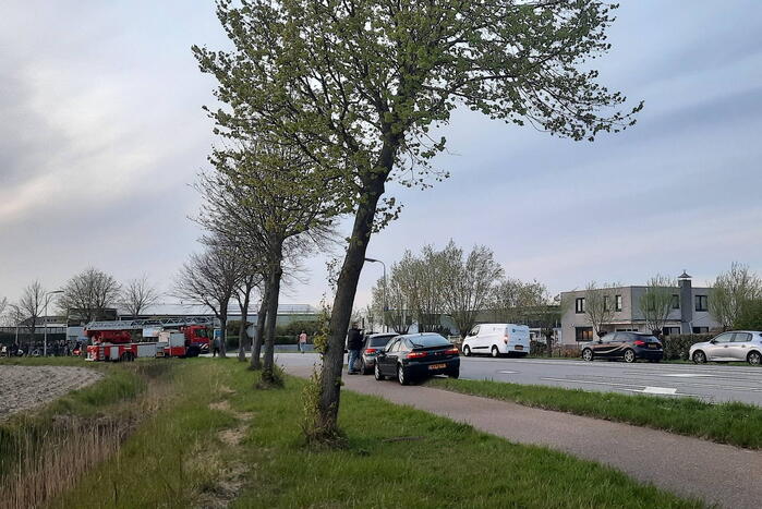 Uitslaande brand in loods bouwbedrijf