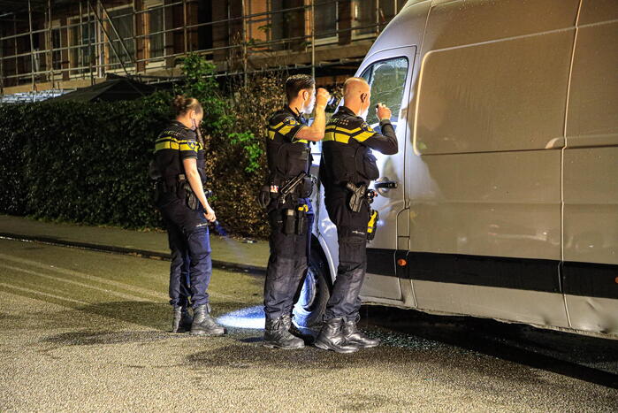 Brand in geparkeerde bestelbus snel geblust