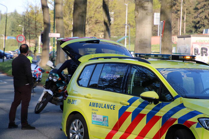 Motorrijder gecontroleerd door ambulancemedewerker