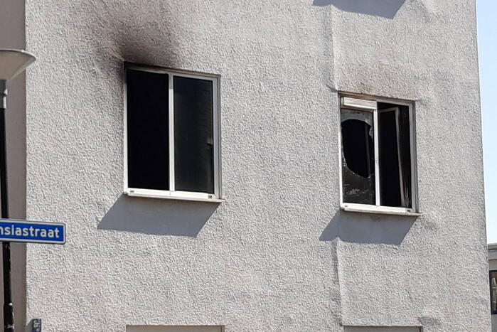 Brand in slaapkamer van portiekwoning