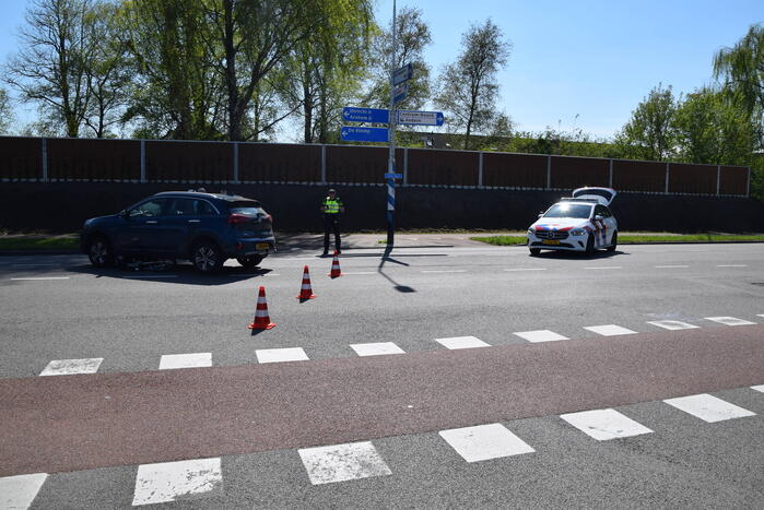 Bestuurder snorscooter gewond bij aanrijding met personenauto
