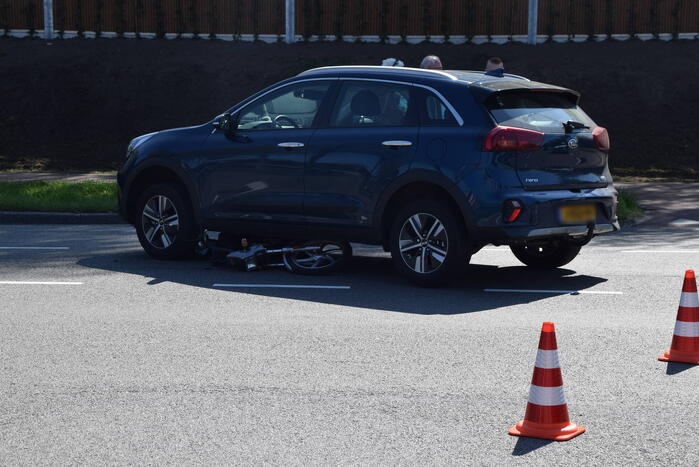 Bestuurder snorscooter gewond bij aanrijding met personenauto
