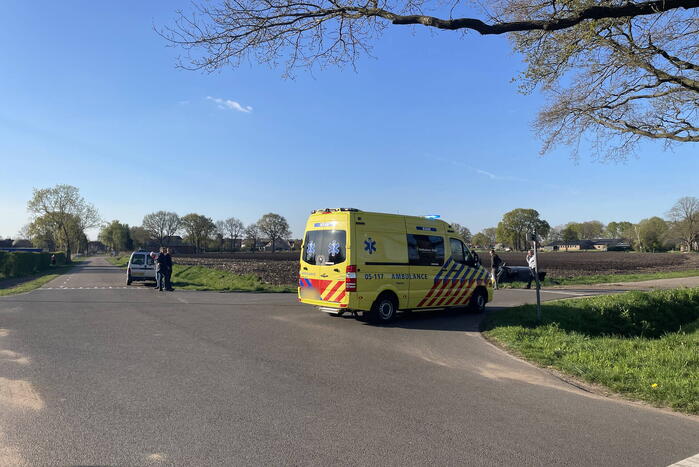 Personenauto belandt in greppel na ongeval