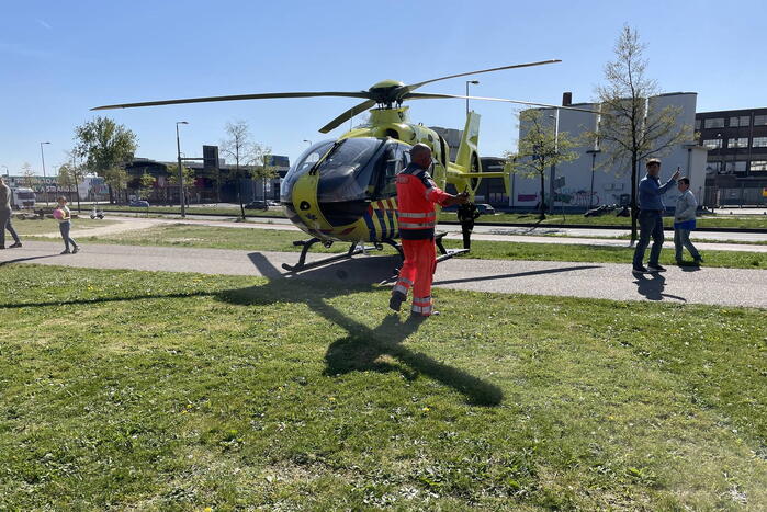 Traumahelikopter landt voor steekpartij