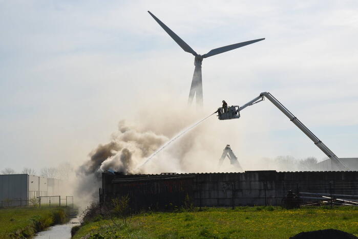 Veel rook bij brand metaalbedrijf