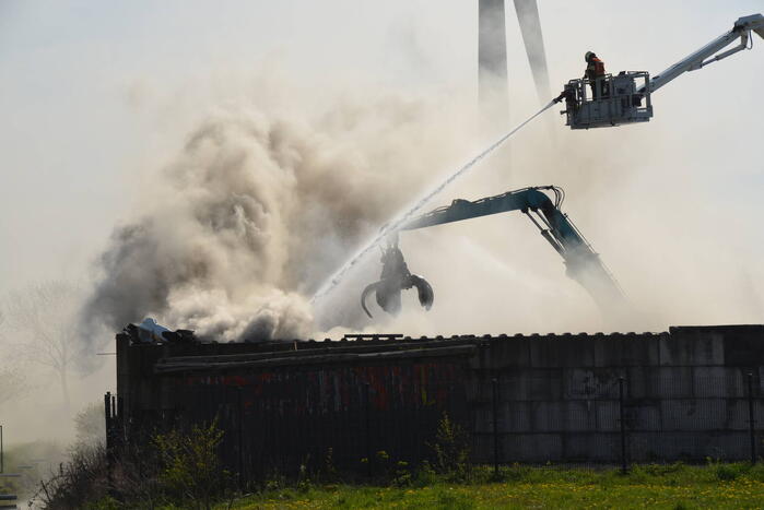 Veel rook bij brand metaalbedrijf