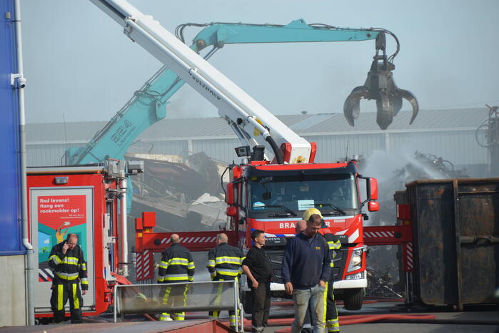Veel rook bij brand metaalbedrijf