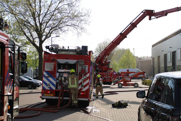 Grote brand in bedrijfspand