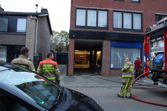 Brand aan achterzijde van woning