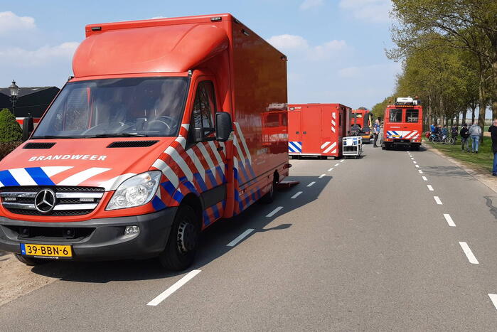 Enorme rookwolken bij brand in opslagloods