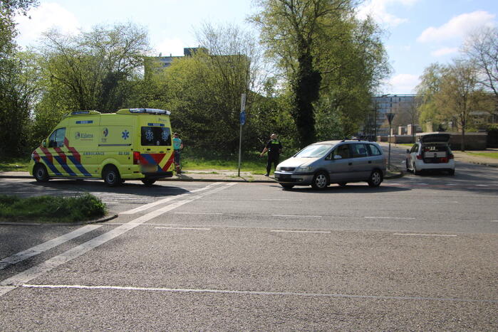 E-biker botst met auto