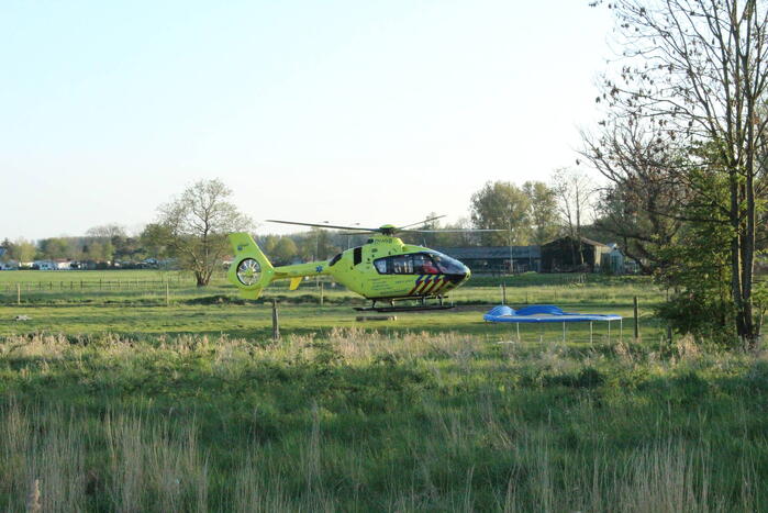 Zwaargewonde na botsing tussen brommer en auto