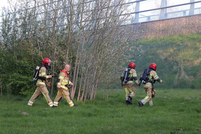 Treinverkeer stilgelegd vanwege brand naast spoor