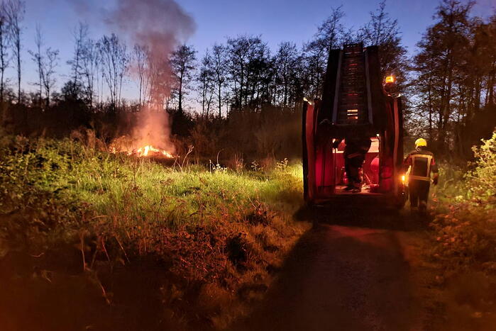 Hevige buitenbrand in park
