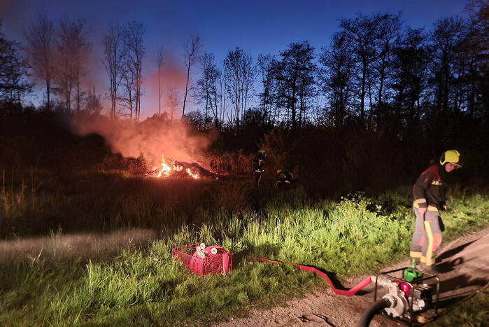 Hevige buitenbrand in park