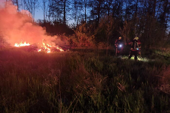 Hevige buitenbrand in park