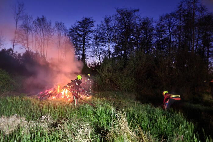 Hevige buitenbrand in park