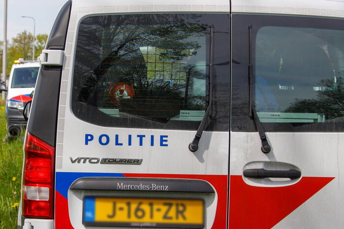 Twee opzittenden scooter gewond bij aanrijding met lijnbus
