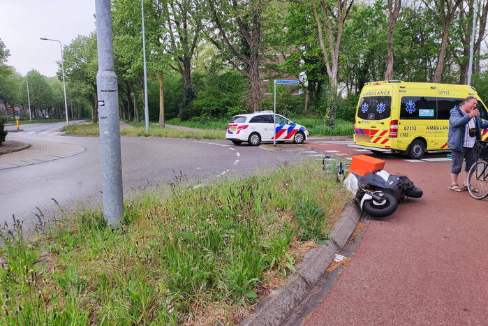 Scooterrijder en fietser in botsing