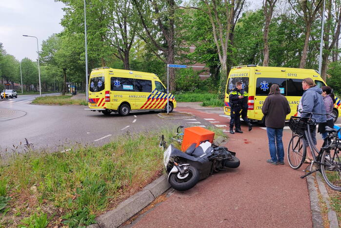 Scooterrijder en fietser in botsing