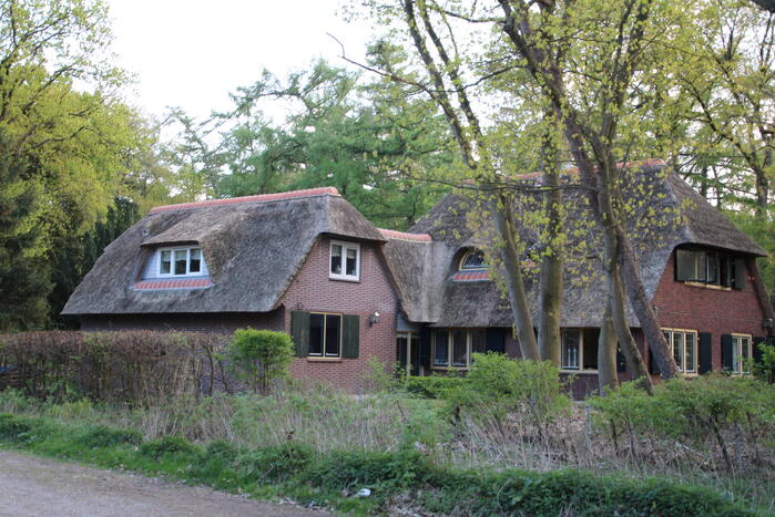 Brand in schoorsteen van woning