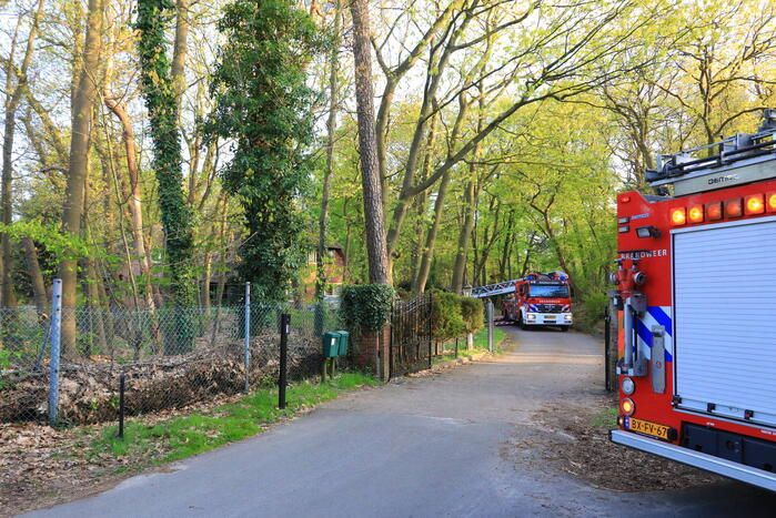 Brand in schoorsteen van woning