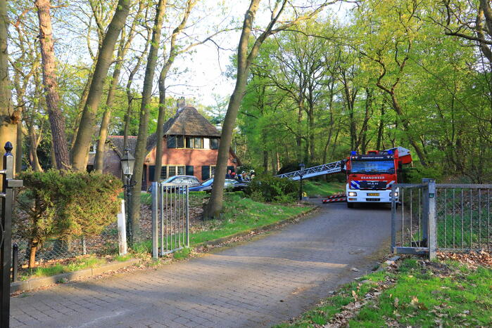Brand in schoorsteen van woning
