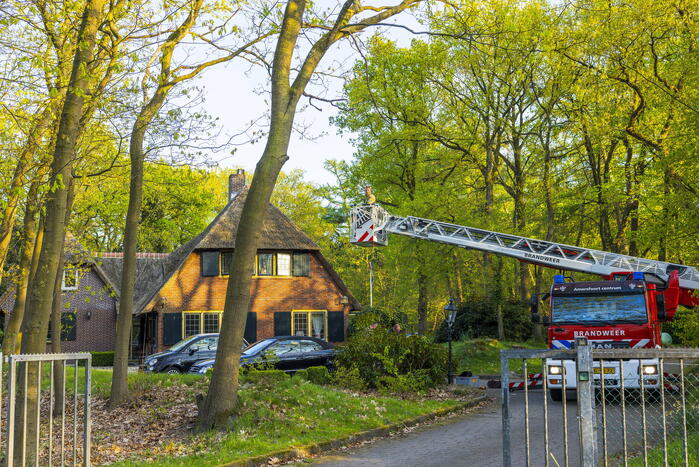 Brand in schoorsteen van woning