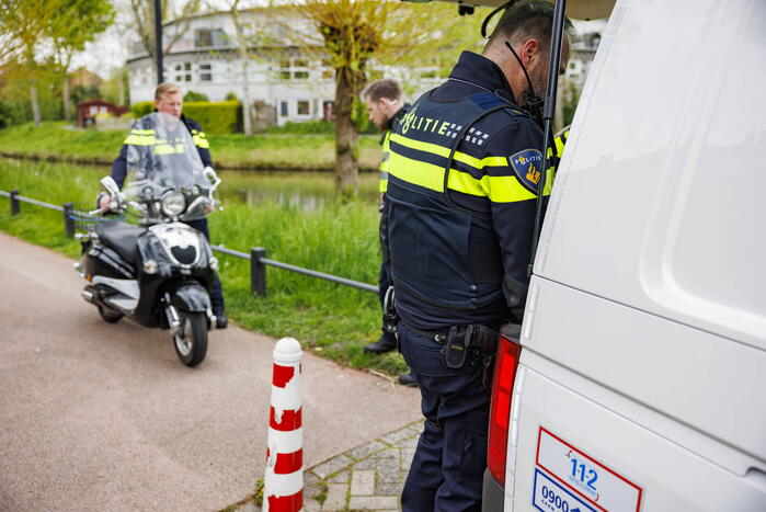 Scooterrijdster ernstig gewond na val