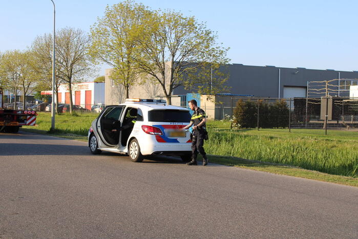 Bestelbus in de sloot, bestuurder aangehouden