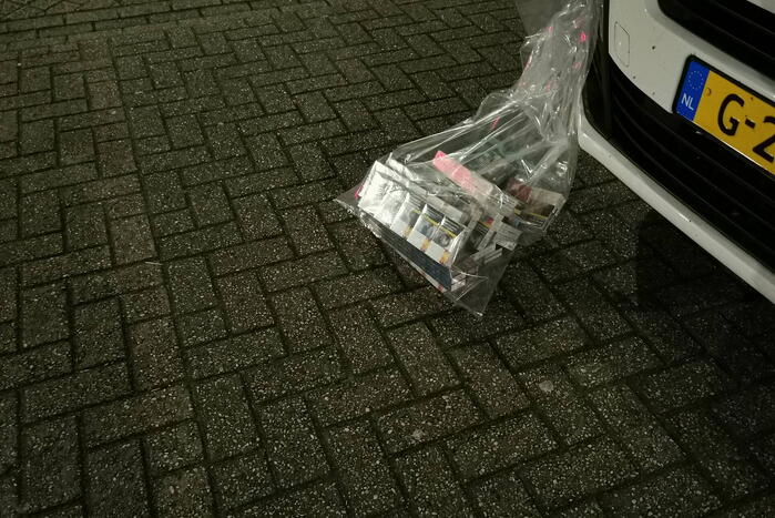 Bestelbus met buitenlanders van de weg gehaald