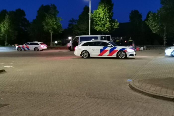 Bestelbus met buitenlanders van de weg gehaald