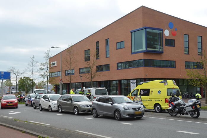 Vier auto's betrokken bij kop-staartbotsing