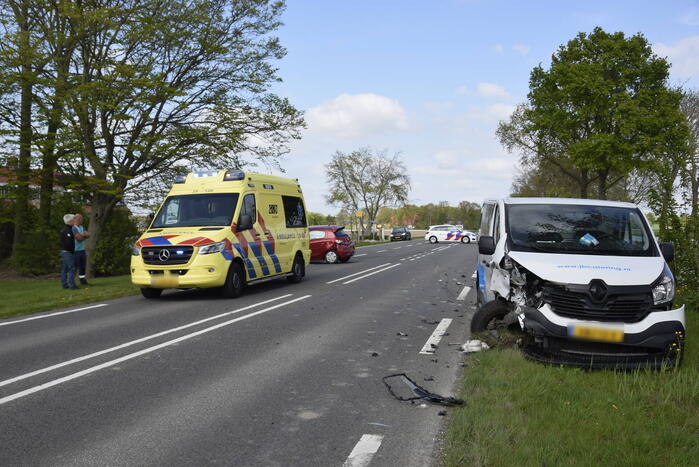 Forse schade bij ongeval tussen twee voertuigen