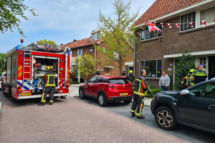 Brand in dak van woningaanbouw