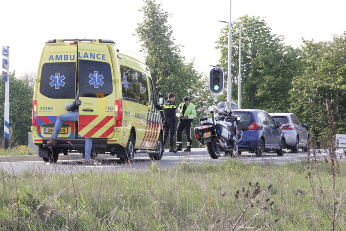 Schade na ongeval tussen twee voertuigen