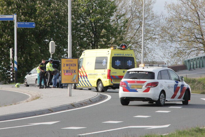 Schade na ongeval tussen twee voertuigen