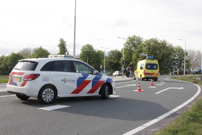 Schade na ongeval tussen twee voertuigen