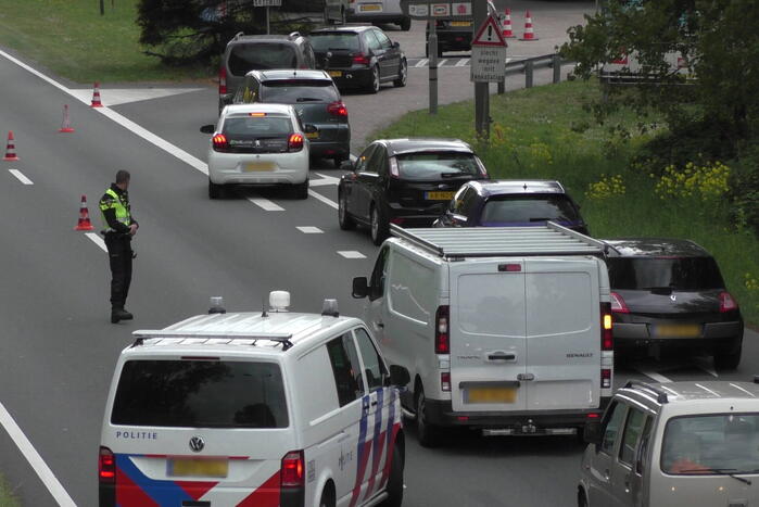 Auto belandt op zijkant naar aanrijding