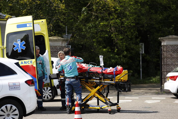 Fietser ernstig gewond bij aanrijding met auto