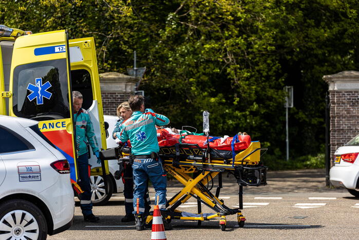 Fietser ernstig gewond bij aanrijding met auto