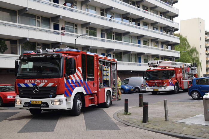 Flatwoning vol rook door vergeten pan
